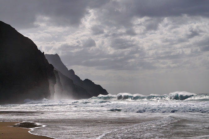 Kalalau beach waves